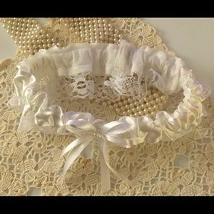 NWOT Bridal Garter in White Satin and Lace